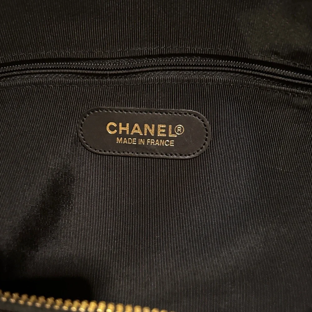 Vintage CHANEL CC Logo Patent Leather Duffel Travel Bag Black